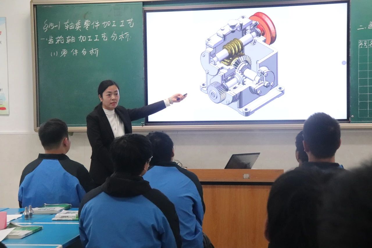 户利婷.jpg